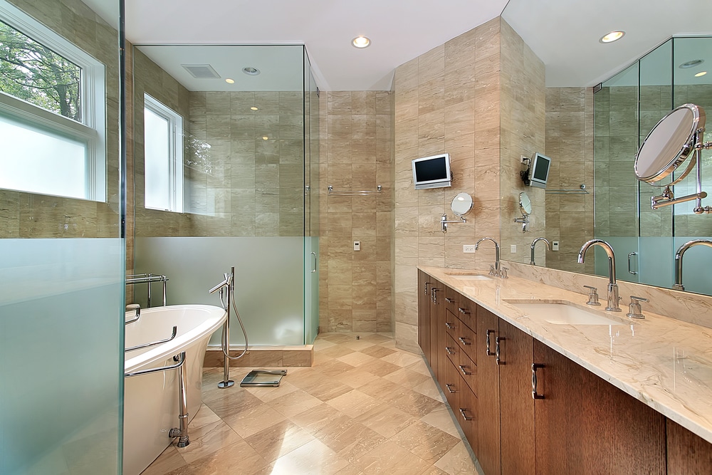 Glass Shower Doors Vs Curtains, Are Shower Doors Better Than Curtains
